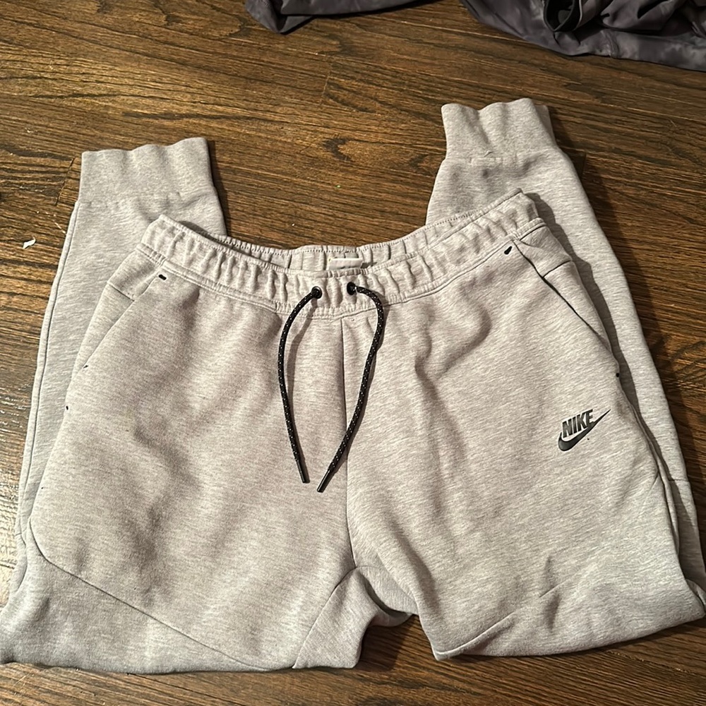 grey nike tech sweatpants size large